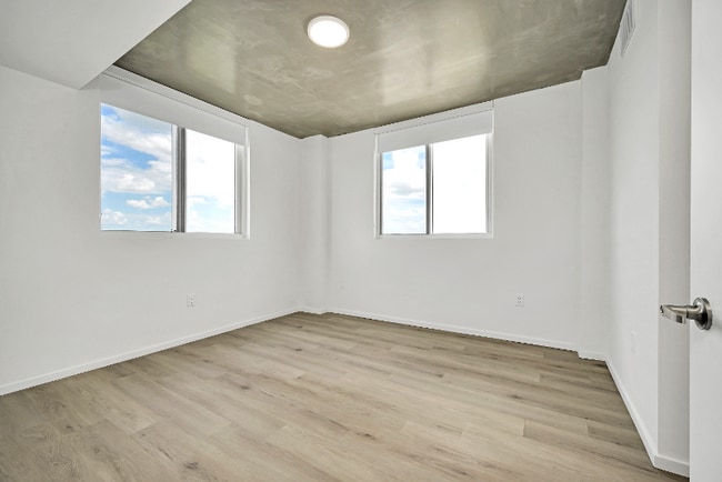 Building Photo - 475 NE 126th St