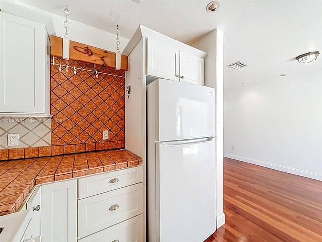 Building Photo - 2133 N 14th Ave