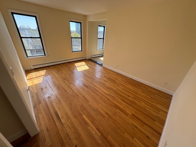 Building Photo - 30-32 N Terrace Ave