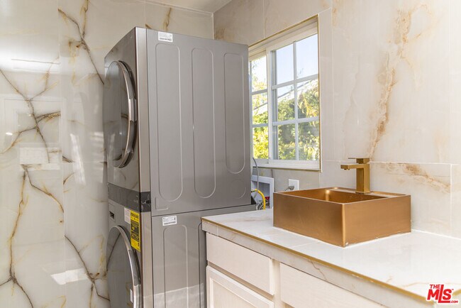 Building Photo - 24316 Burbank Blvd