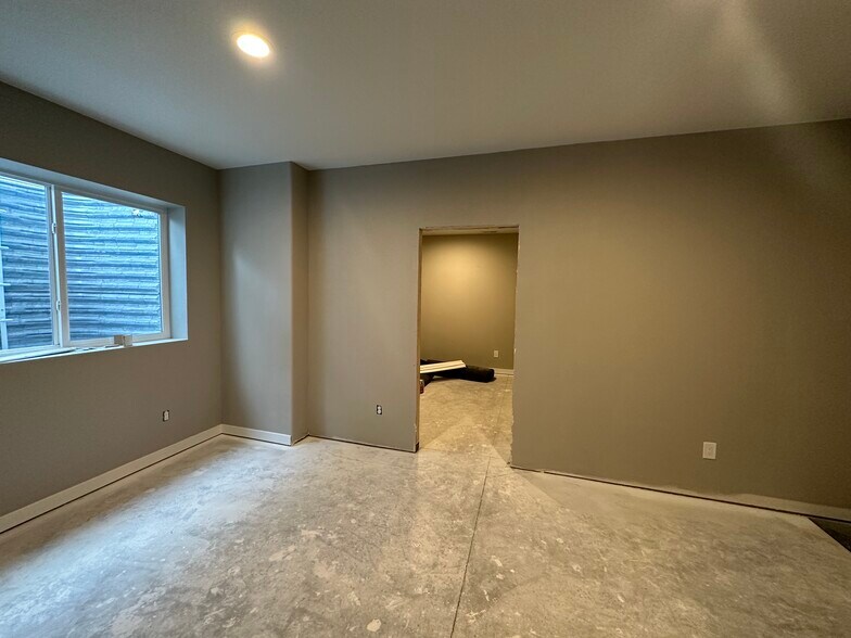 Building Photo - 6737 Sedgerock Ln