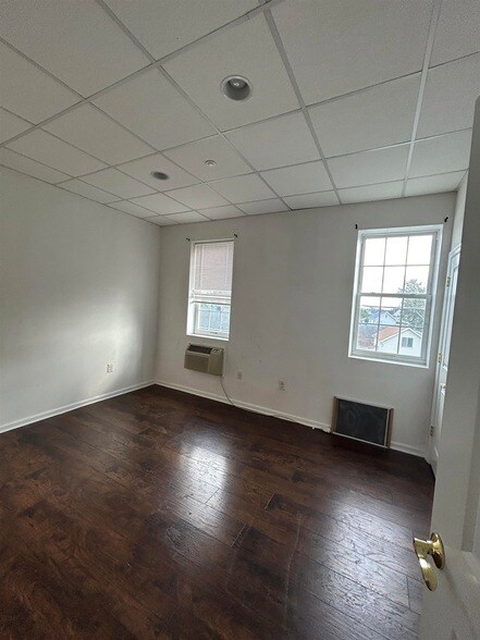 Building Photo - 61 Kansas St