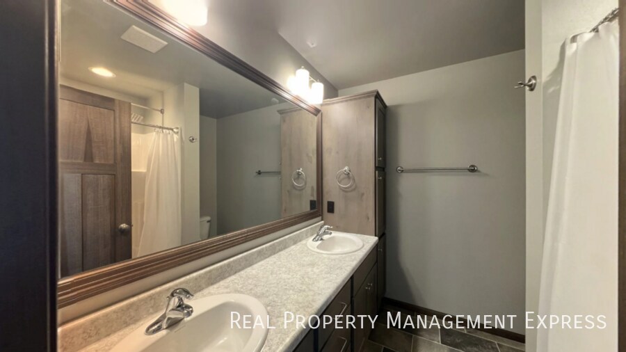 Building Photo - Modern 3 Bed, 2.5 Bath with Loft | Located in Southeast Sioux Falls