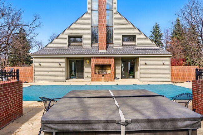 Building Photo - Sunny 2-Bed, 2-Bath Condo in Boulder’s Kin...