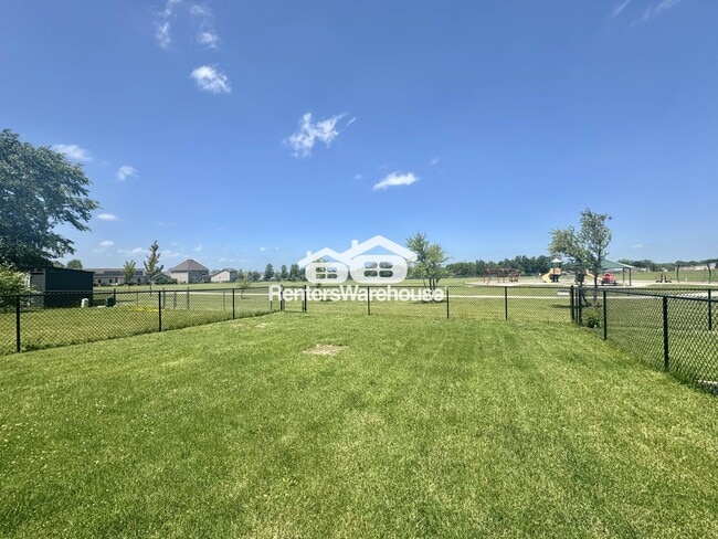Building Photo - 832 SW Springfield Dr