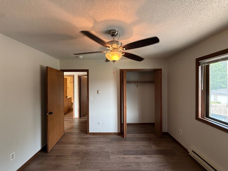 Apt 3 - 1035 Green Bay St