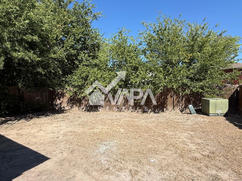 Building Photo - 10311 Shady Meadows