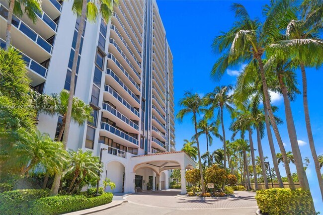 Building Photo - 3598 Yacht Club Dr