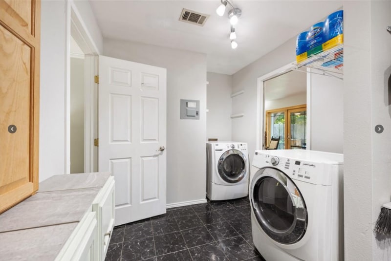 Building Photo - 2505 Lazy Oaks Dr