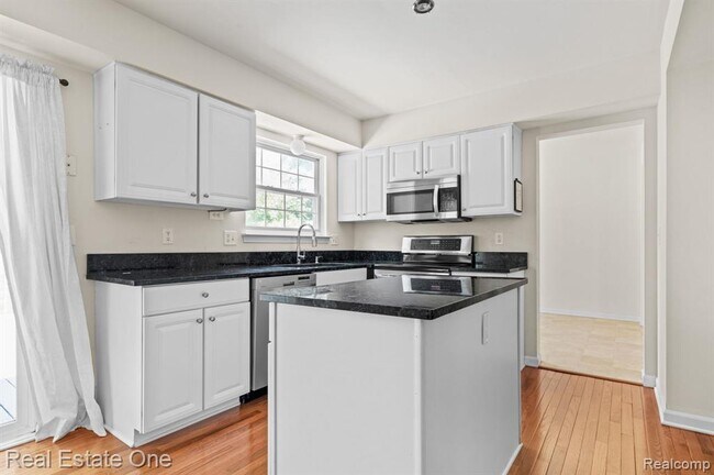 Building Photo - 3262 Woe-Be-Tide Ct