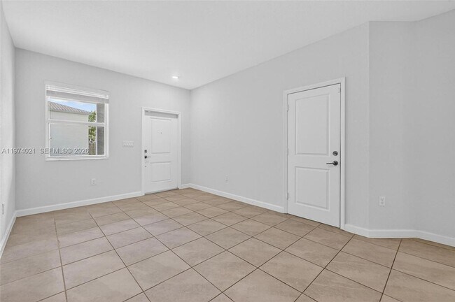 Building Photo - 2619 SE 11th St