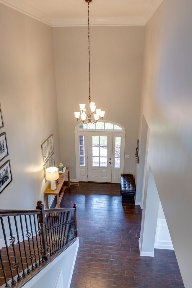 Building Photo - 5 Bedroom Home with Theater Room & 3-Car Garage in Franklin