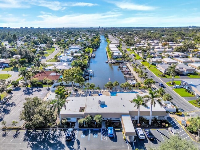 Building Photo - Annual Furnished spacious Villa close to Siesta Key!