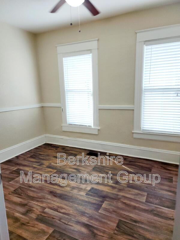 Building Photo - 118 S Lake Ave