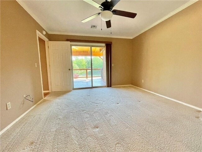 Building Photo - 12 Walter Dr