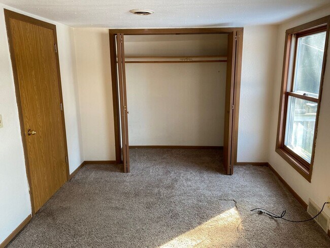 Building Photo - 524 S 3rd Ave