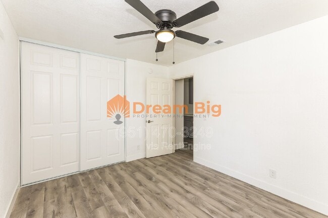 Building Photo - 2844 Oak Creek Dr