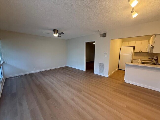 Building Photo - 4009 NE 21st Ave