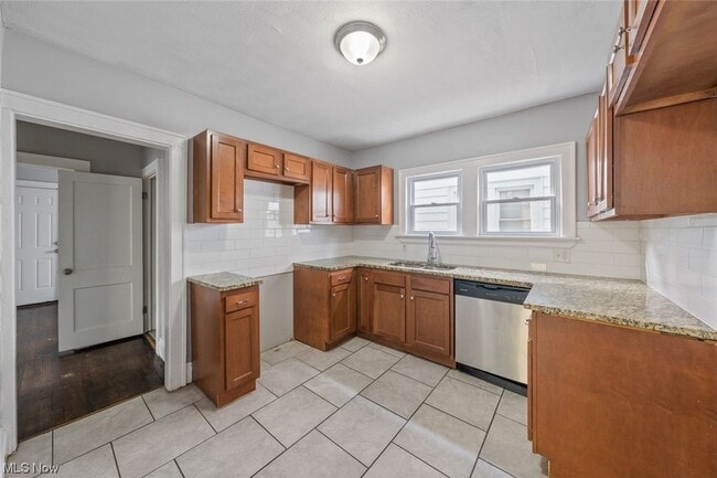 Building Photo - 3035 W 116th St
