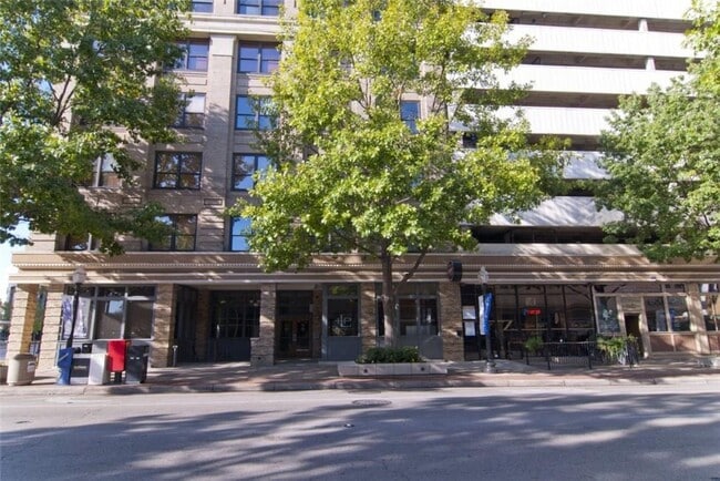 Building Photo - Beautiful 1 Bed- 1 Bath in Houston Place L...