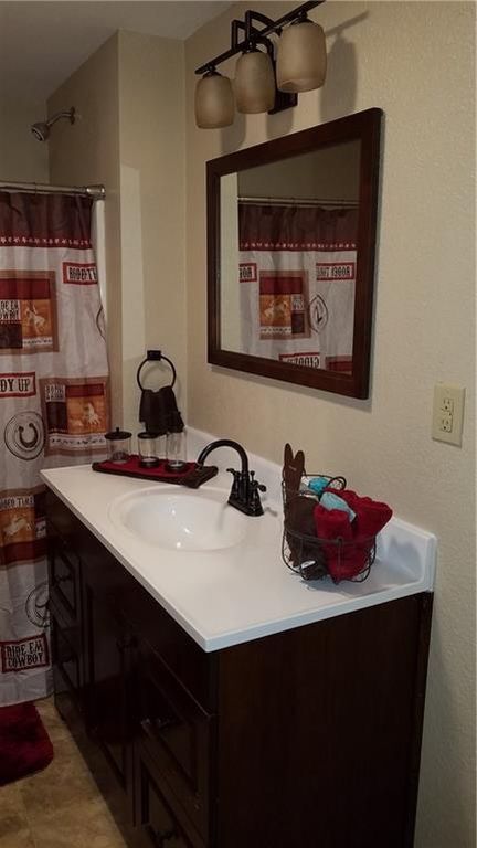 Building Photo - 756 N Barton Ave