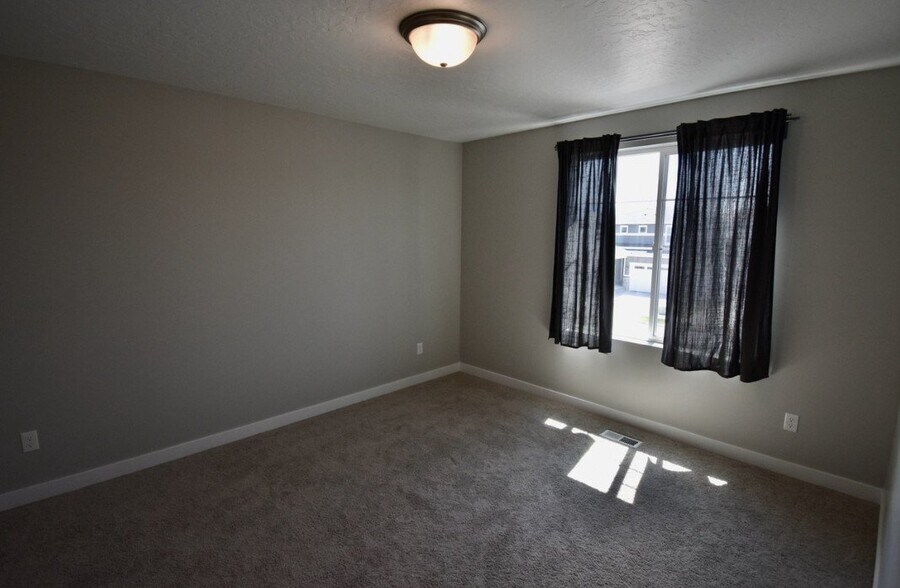 Building Photo - 968 Spruce Willow Wy