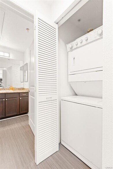 In-unit Laundry - 6400 Crescent Park E