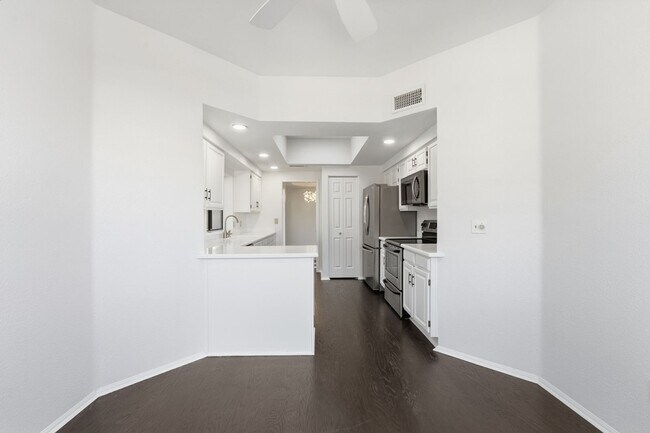 Building Photo - Welcome to this stunning 3-bedroom, 2-bathroom home in the heart of Scottsdale, AZ