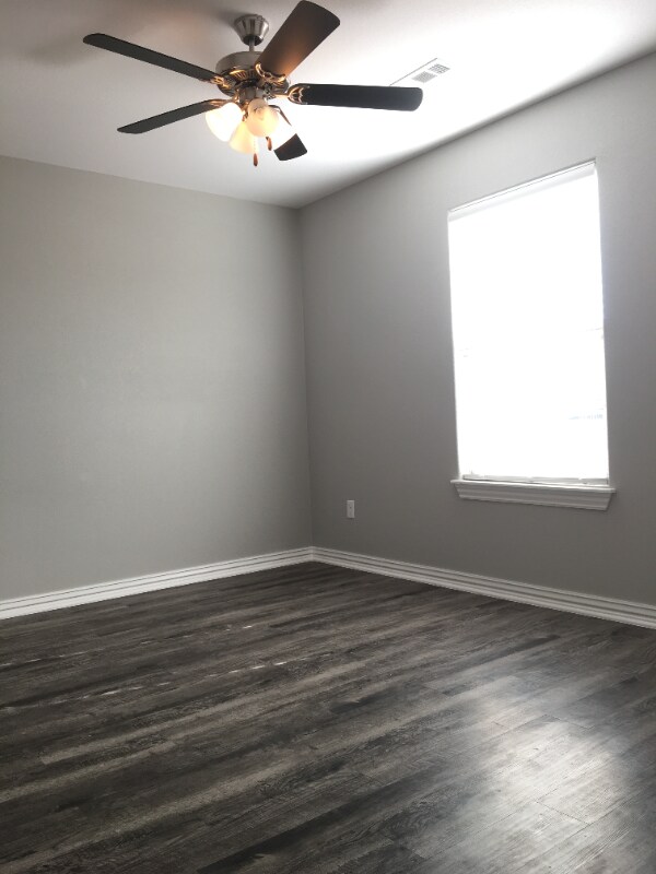 Building Photo - 550 N Greylag Way