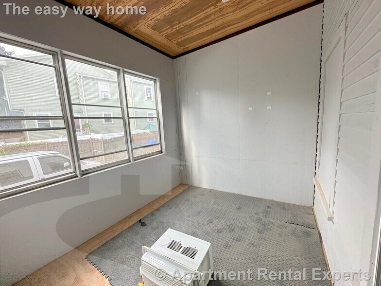 Building Photo - 295 Windsor St