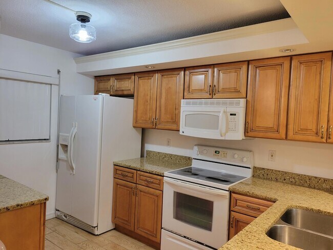 Building Photo - 1611 Minutemen Causeway