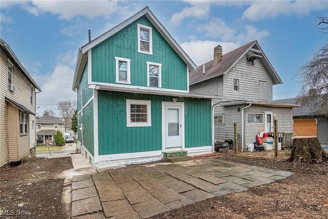 Building Photo - 682 Brown St