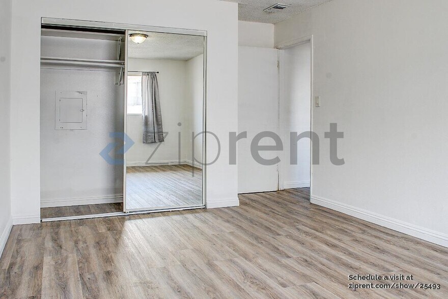 Building Photo - Unit 8