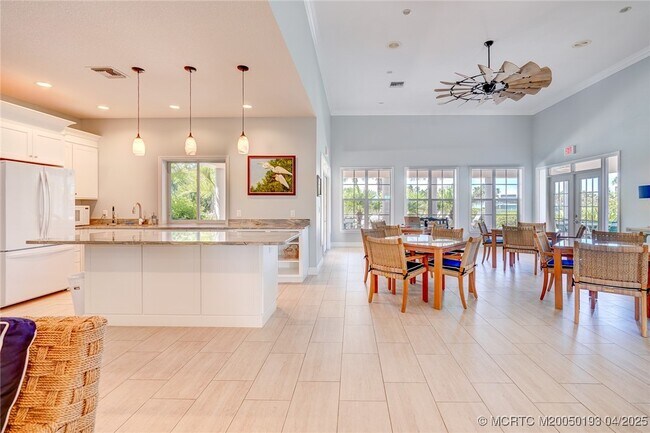 Building Photo - 5799 NE Island Cove Way
