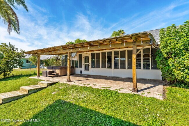 Building Photo - 445 Diana Blvd