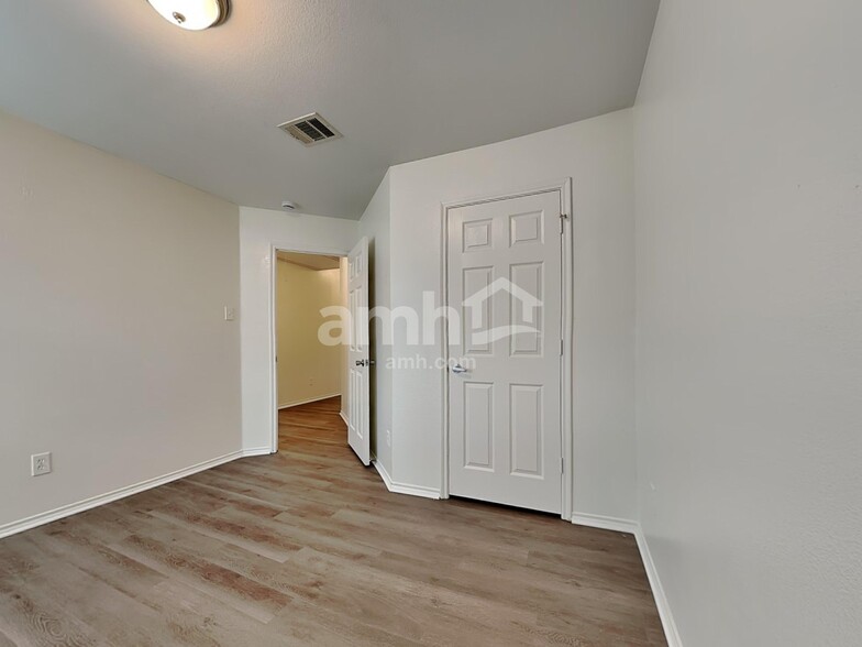 Building Photo - 617 Chestnut Ct