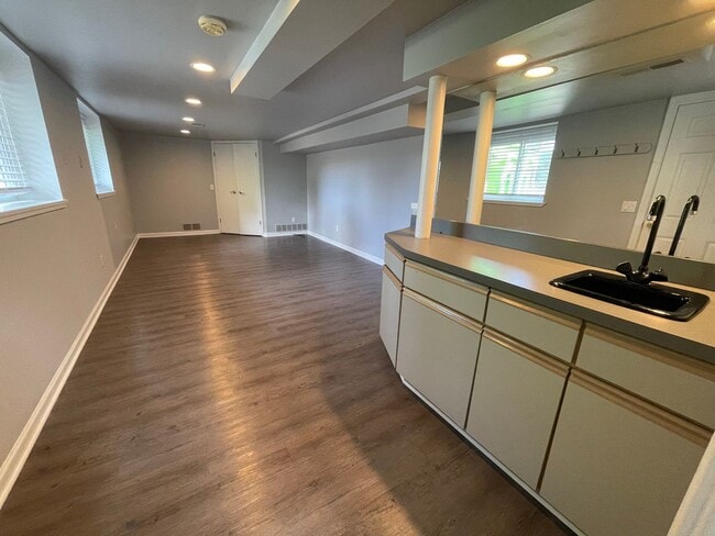 Building Photo - Rochester 3-Bedroom, 1.5 Baths, Entertainm...