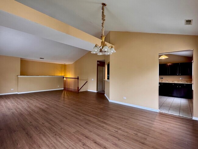 Building Photo - 2905 Stonewater Dr