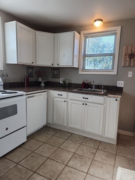 Building Photo - 1902 Grant St