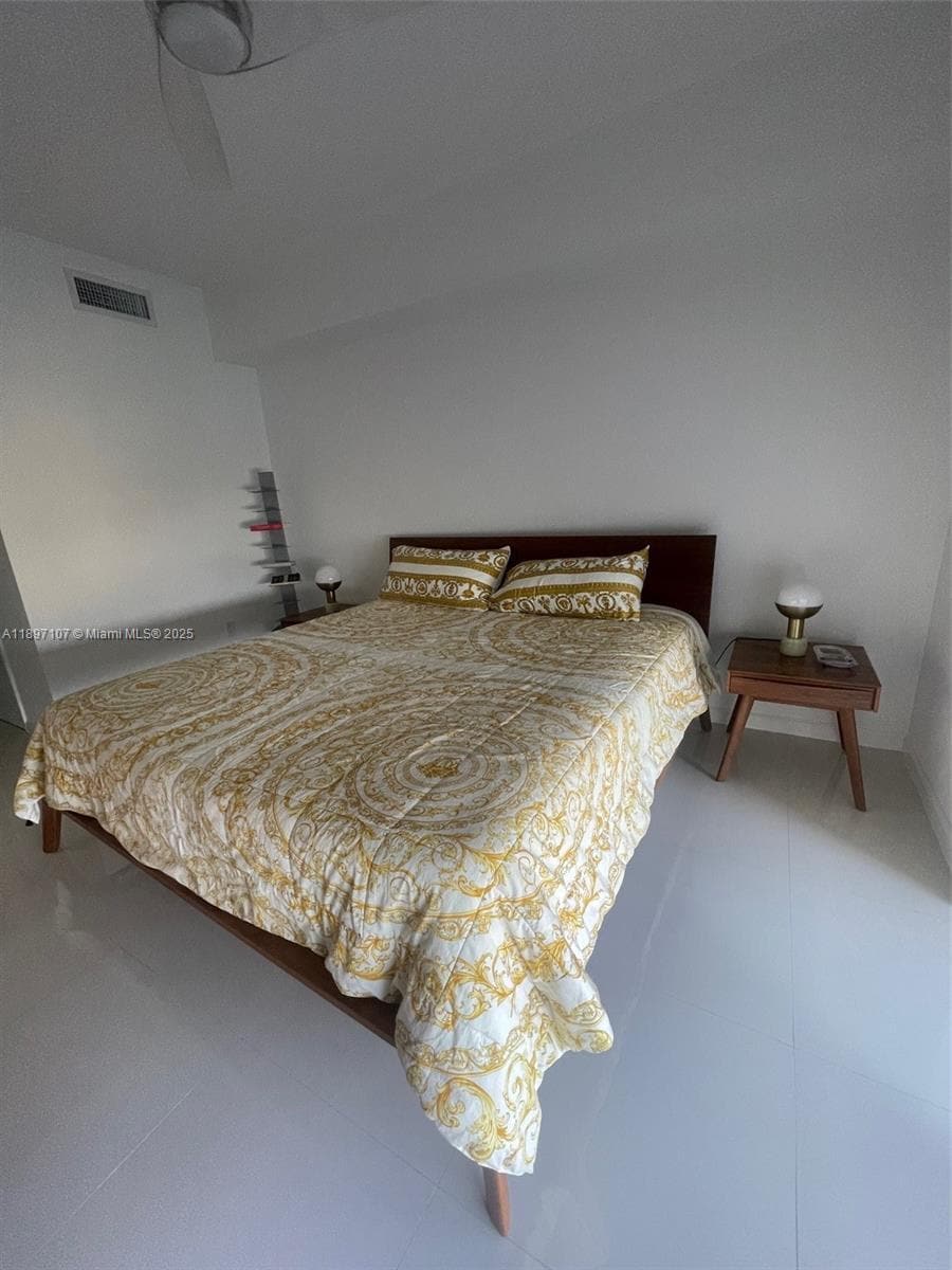 Building Photo - 465 Brickell Ave