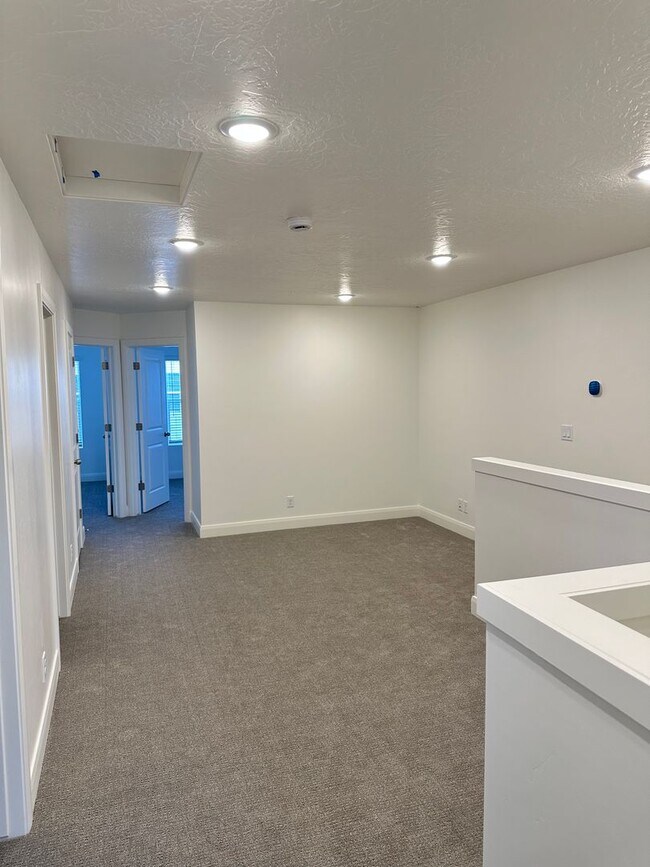 Building Photo - 3 Bedroom Home in Desert Color with Lagoon Access! End Unit!