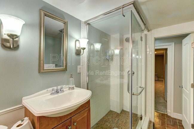 Building Photo - 138 W Clay St