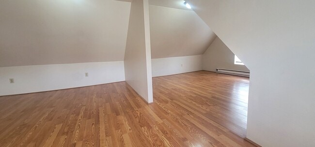 Building Photo - 4 Bedroom 2 Bath - Single Family Home