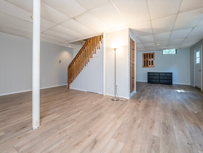 Building Photo - 31 Carriage House Dr
