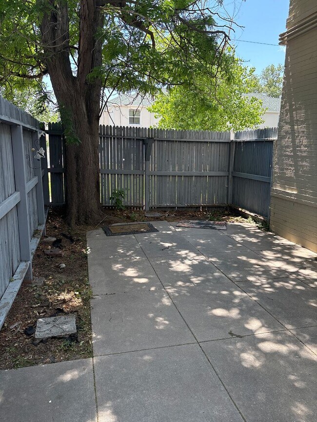 Building Photo - 2 BEDROOM 1 BATHROOM TOWNHOME CLOSE TO WARREN AIR FORCE BASE