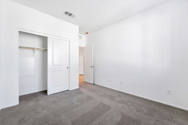 Building Photo - Modern Living in Cadence | Stylish Townhome with Open Concept & Community Amenities!