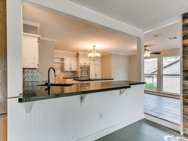 Building Photo - 6 Janeway Pl