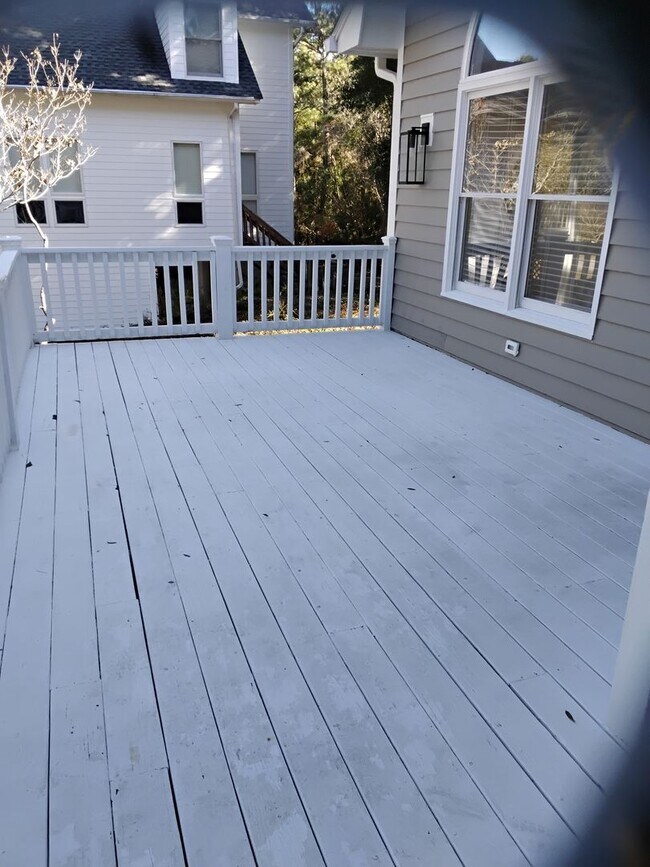 Building Photo - Beautiful remodeled home in Emerald Isle