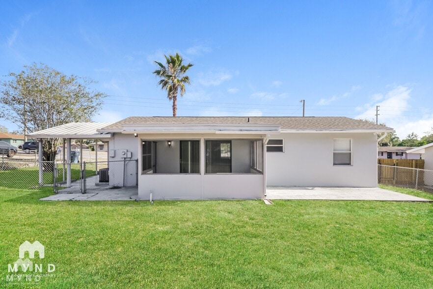 Building Photo - 7088 Spring Hill Dr