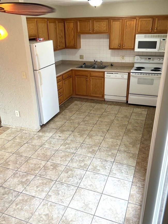 Building Photo - 3Bed/2Bath, House, Cozy Feel!